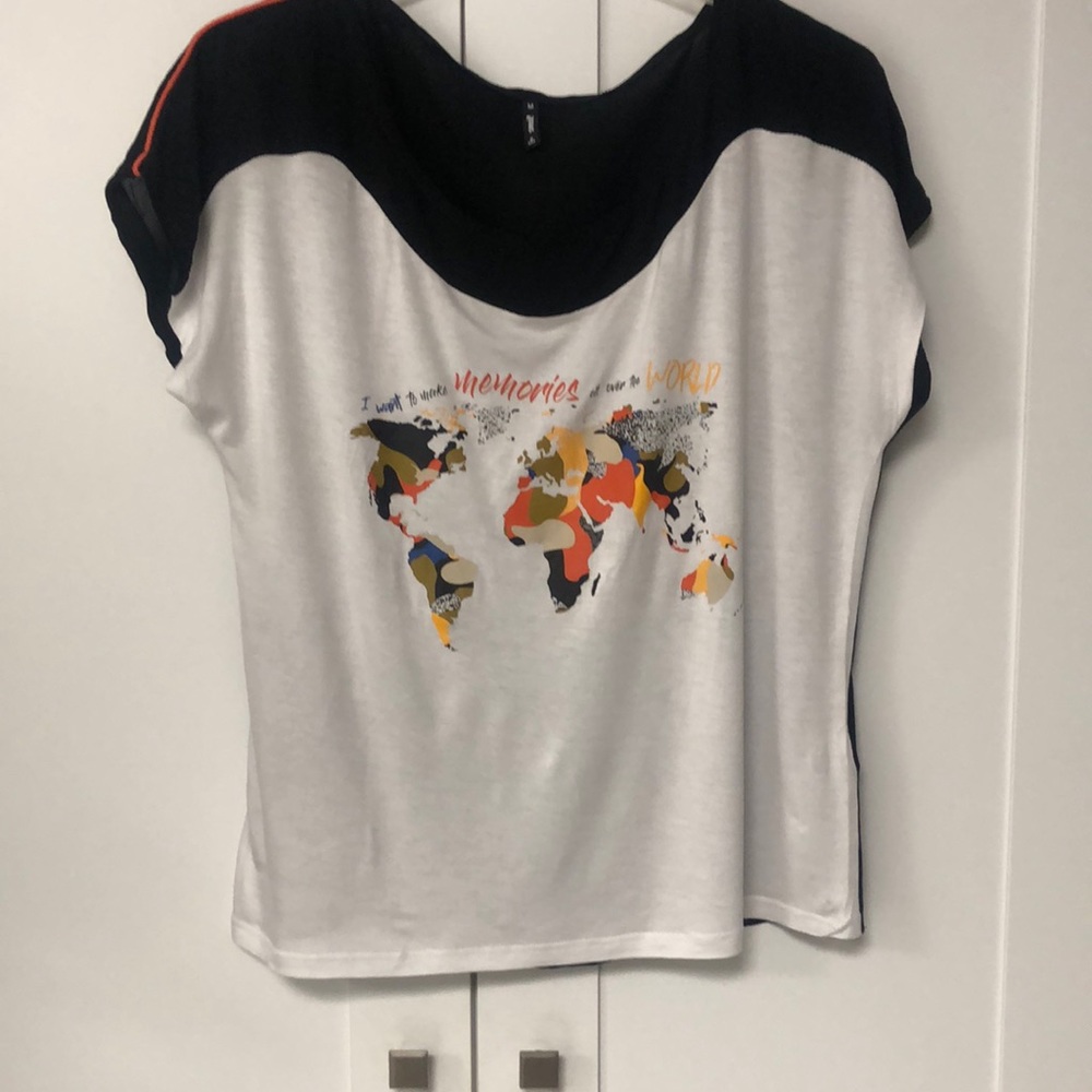 Smash 💥 from Barcelona Spain tee “travel the world”